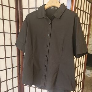 Black Short-Sleeve Button-Up Shirt